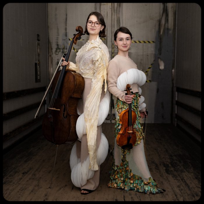 Cellisten Léa Sol og violinisten Freja Julie Rasch Eskildsen