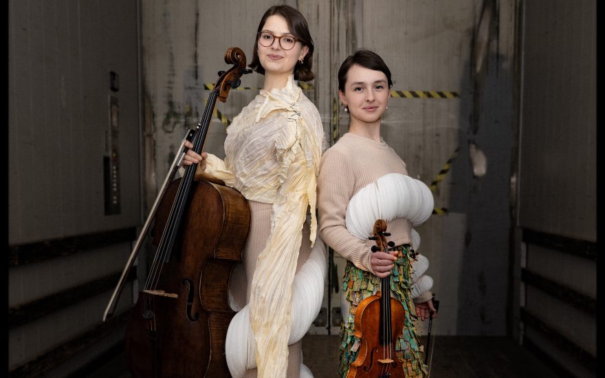 Cellisten Léa Sol og violinisten Freja Julie Rasch Eskildsen