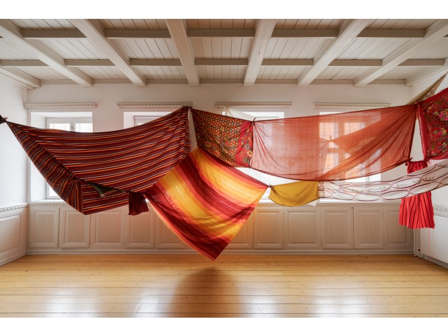 Hesselholdt og Mejlvang, When it rains, look for rainbows, when it’s dark, look for stars, 2025. Foto: David Stjernholm