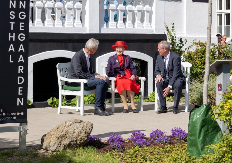 Samtale med Hendes Majestæt på Kongegaardens terrasse