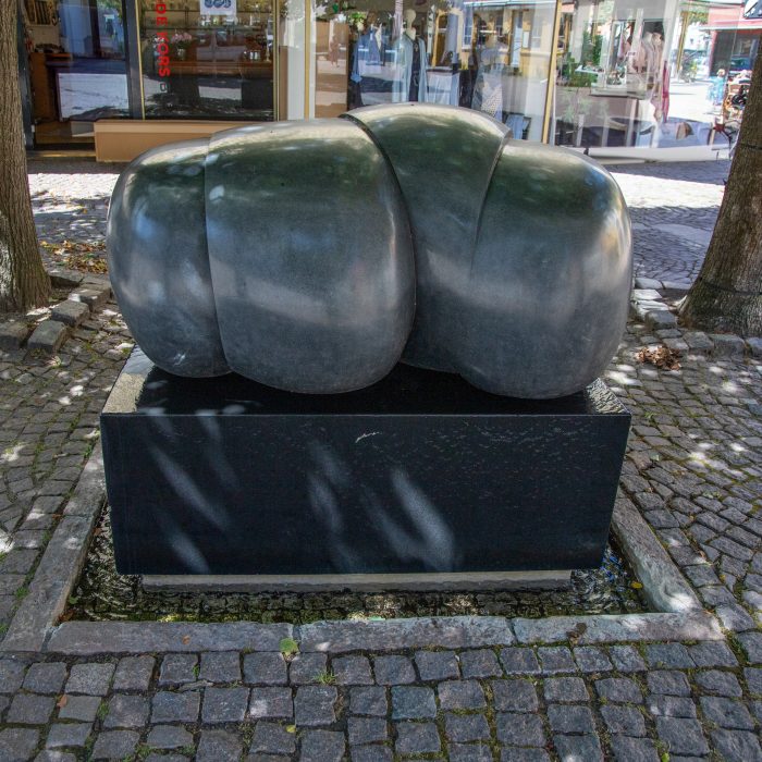 Hans Jørgen Nicolaisen, Vandkunst, marmor, 1987.