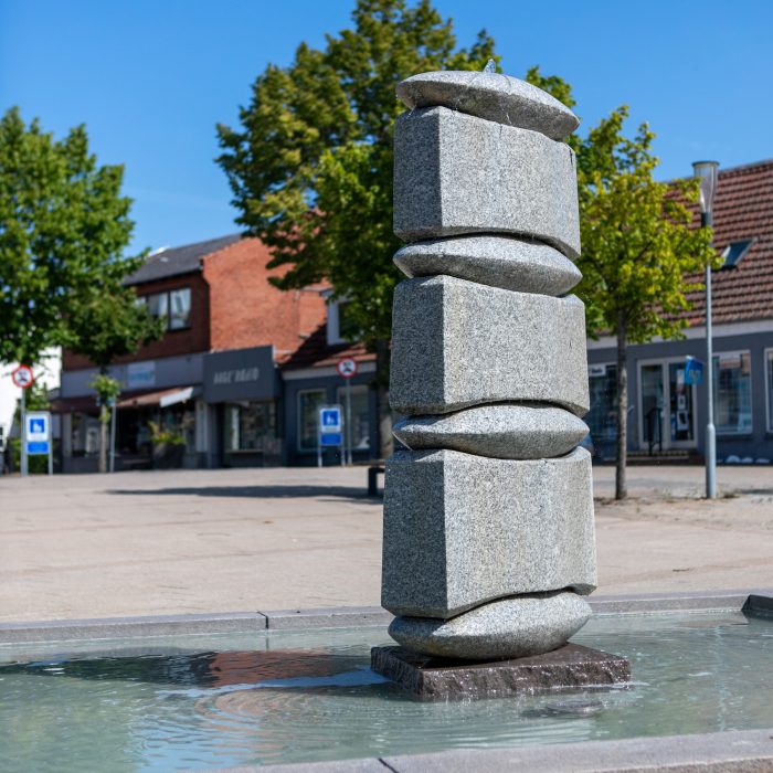 Jesper Neergaard, Mimers Brønd på Bibliotekstorvet på Halsskov.