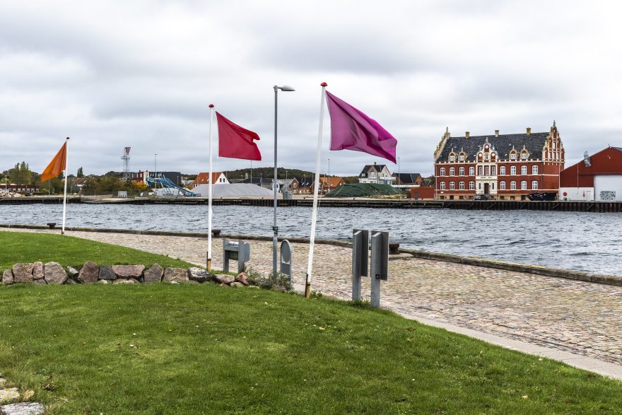Hesselholdt og Mejlvang, Flags for Open Horizons, 2025. Foto: FABU Photography