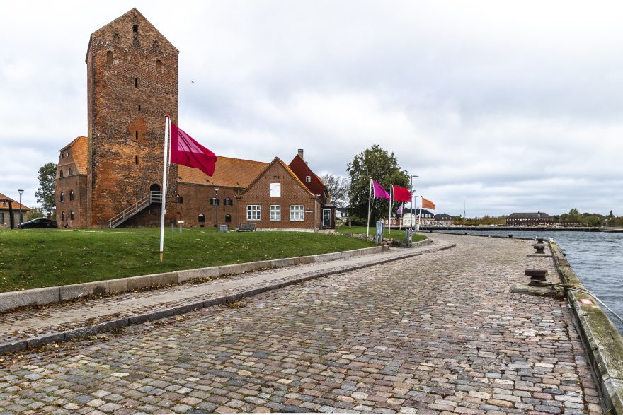 Hesselholdt og Mejlvang, Flags for Open Horizons, 2025. Foto: FABU Photography