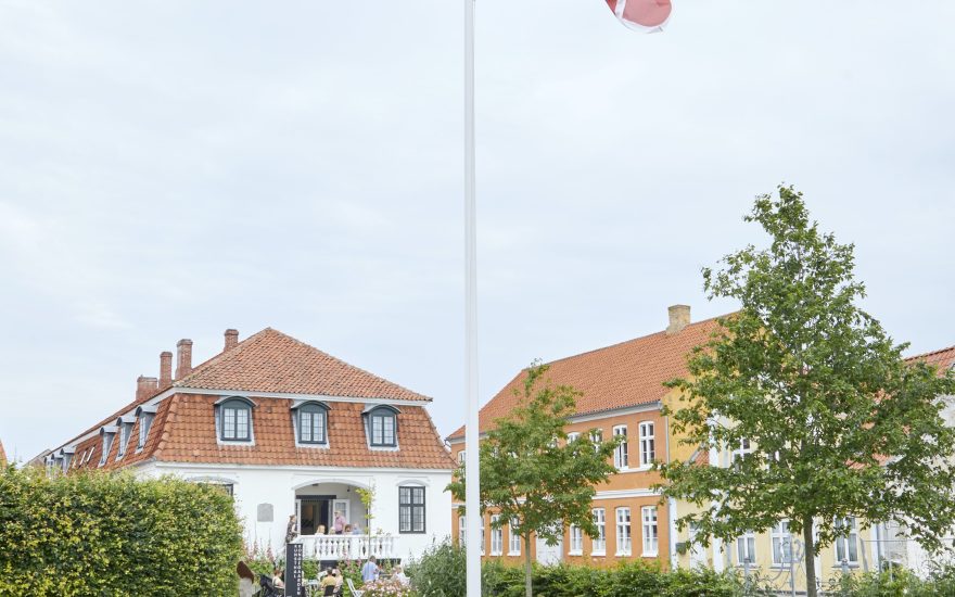 Astrid Marie Christiansen, Great Dane (flagværk), 2022, foto: Jenny Sundby