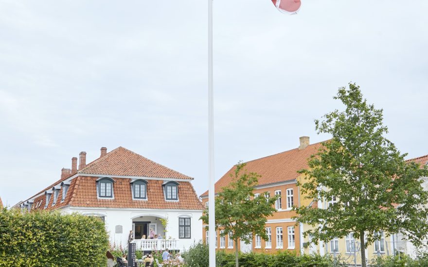 Astrid Marie Christiansen, flagværk, GUESTHOUSE, 2022