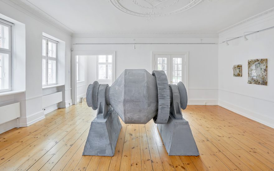 Mathias Riis Andersen, 'Ball Mill', polystyren, cement, 200 x 130 x 160 cm, 2023 Foto: Jenny Sundby