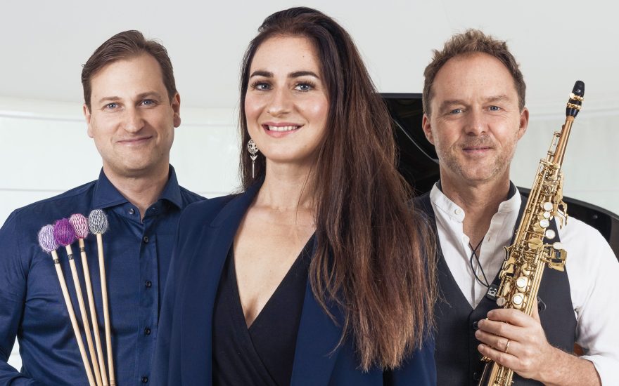 Trio Zoom består af Johann Bridger (percussion), Tanja Zapolski (Klaver) og Stefan Baur (Sax). Foto Julia Severinsen.