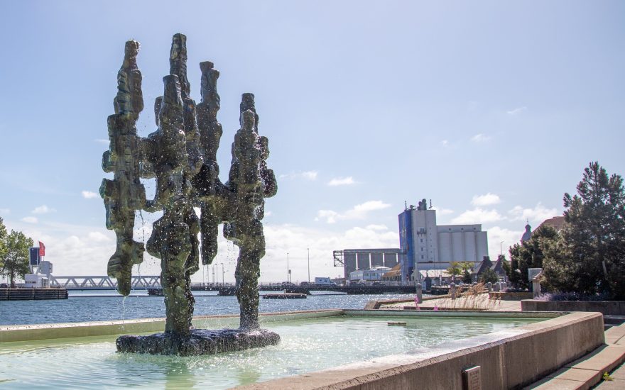 Frank Rosen, De syv dage, vandkunst, bronze, 2001
