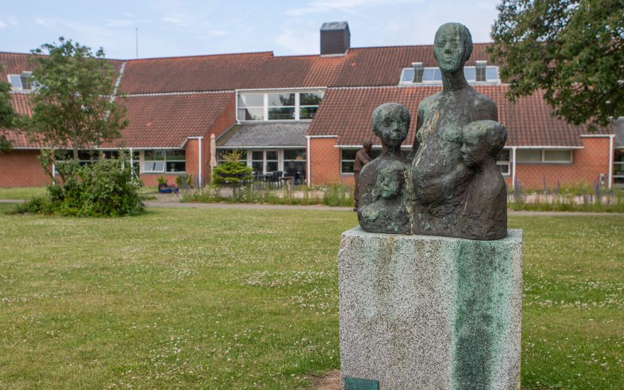 Hanne Varming, Mor med børn, bronze, 1976