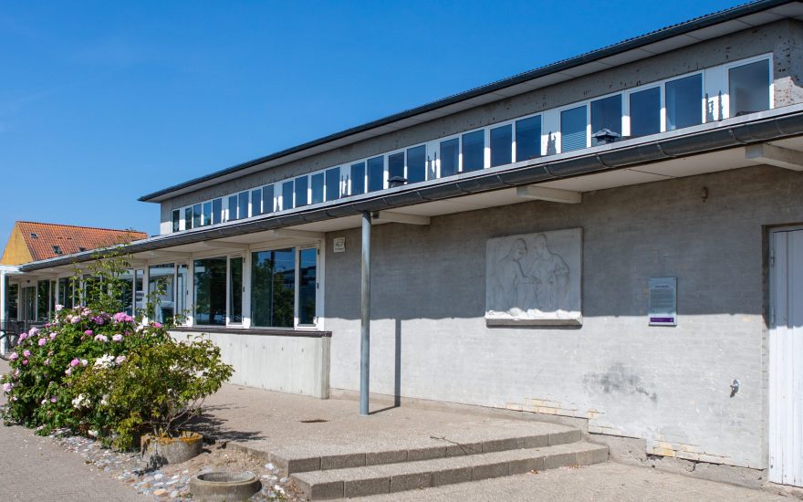 Harald Isenstein, Ungdom, relief støbt i gips, u.å.