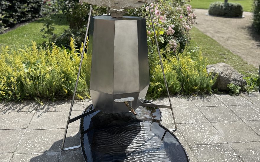 Ida Retz Wessberg, Skulptur for opsamling af regnvand, 2025.  Foto: Ida Retz Wessberg