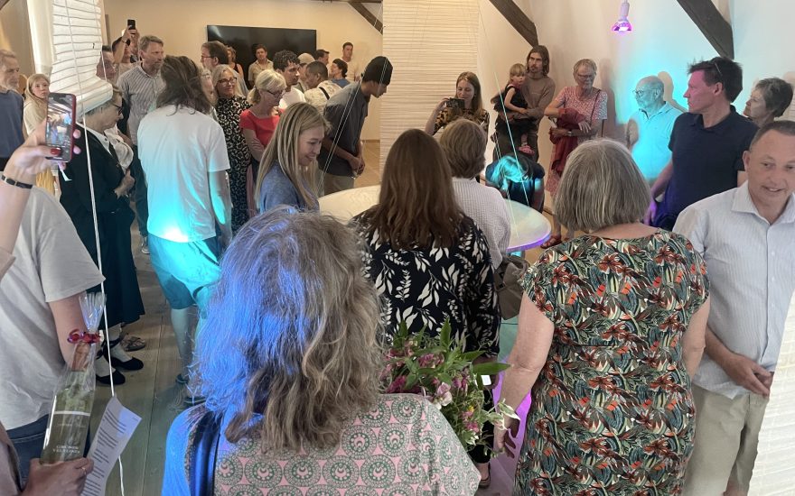 Publikum til en performance af Gry Bagøien