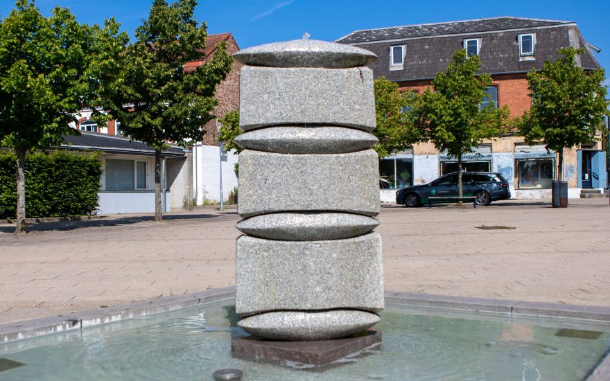 Jesper Neergaard, Mimers Brønd, granit, 2002