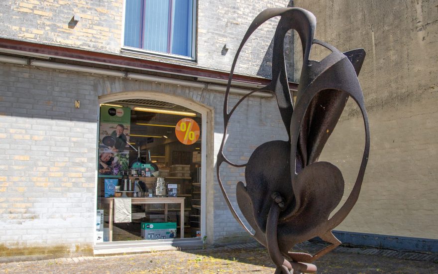 Mogens Søbygaard, Svungen skønhed, jern, 1995